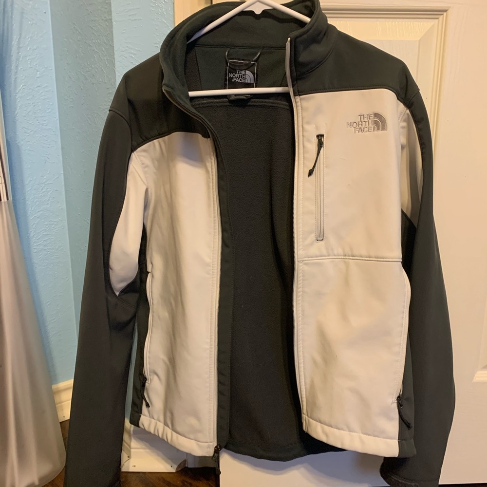 Men’s NorthFace Jacket.